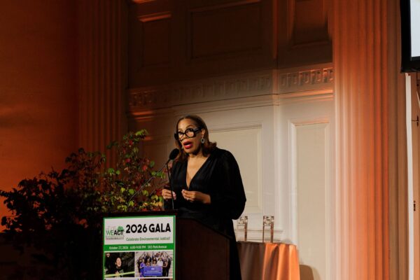 Dr. Margot Brown introduces the audience the honoree Carl Ferenbach.